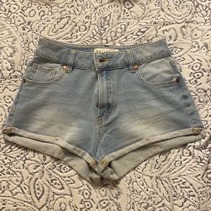 High-waisted mom shorts